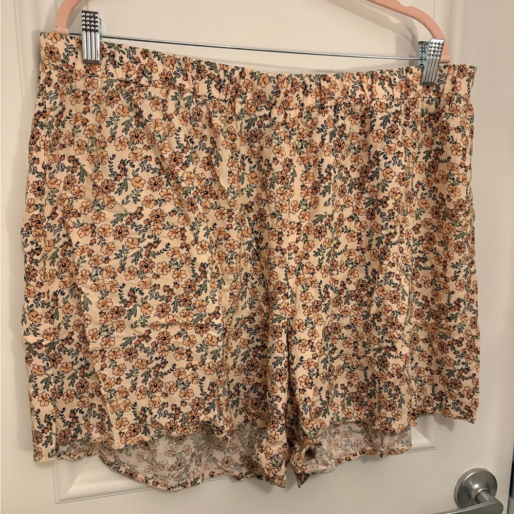Eloquii Cream Floral Elastic Waist Shorts